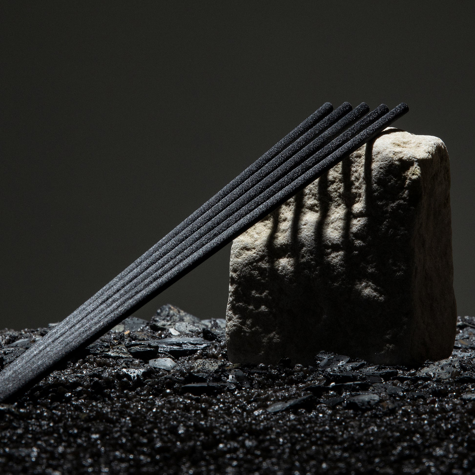 Black fibre reeds for diffuser